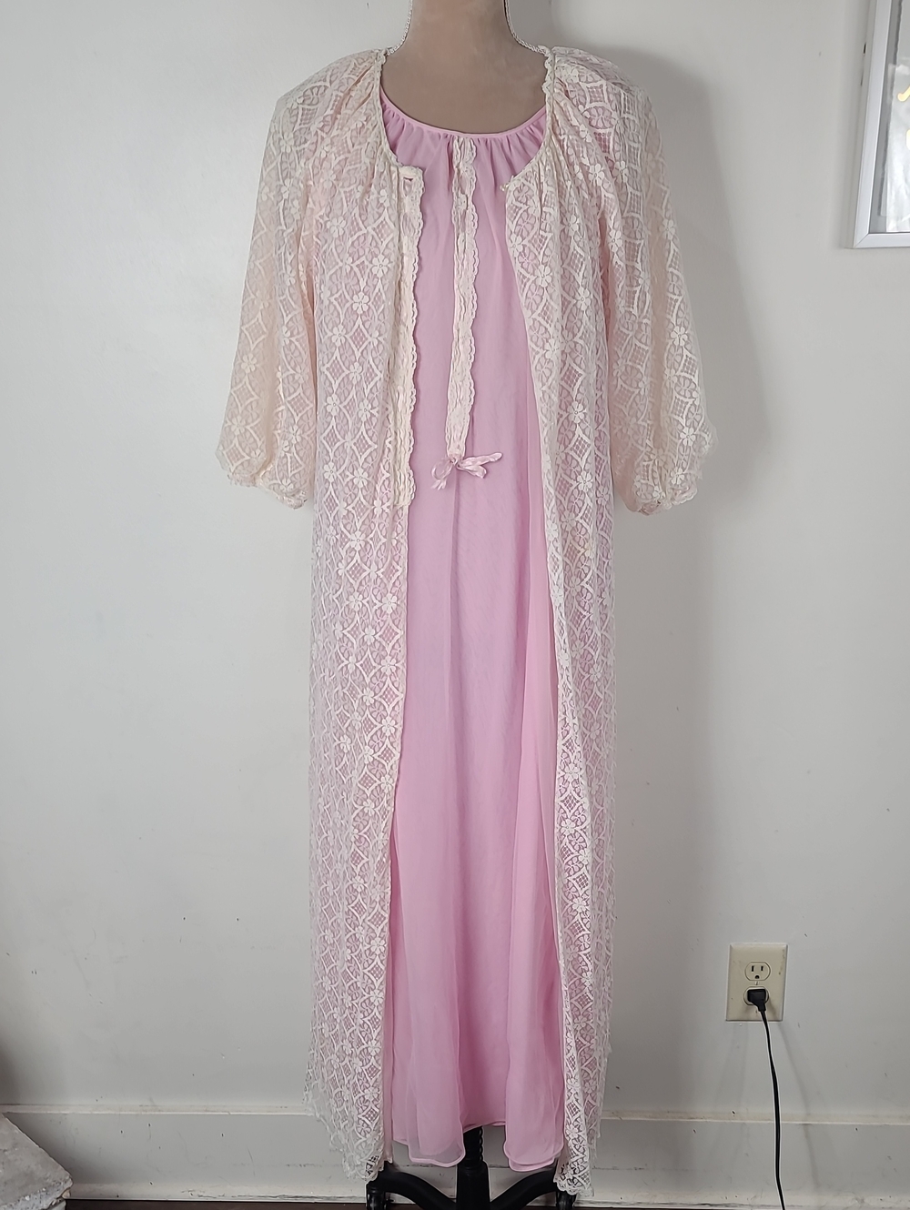 Vtg MCM ILGWU 2-Piece Pink & Cream Sheer Lace Peignoir & Nylon Nightgown Set M - Picture 2 of 16